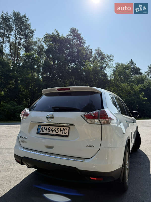 Внедорожник / Кроссовер Nissan Rogue 2015 в Олевске