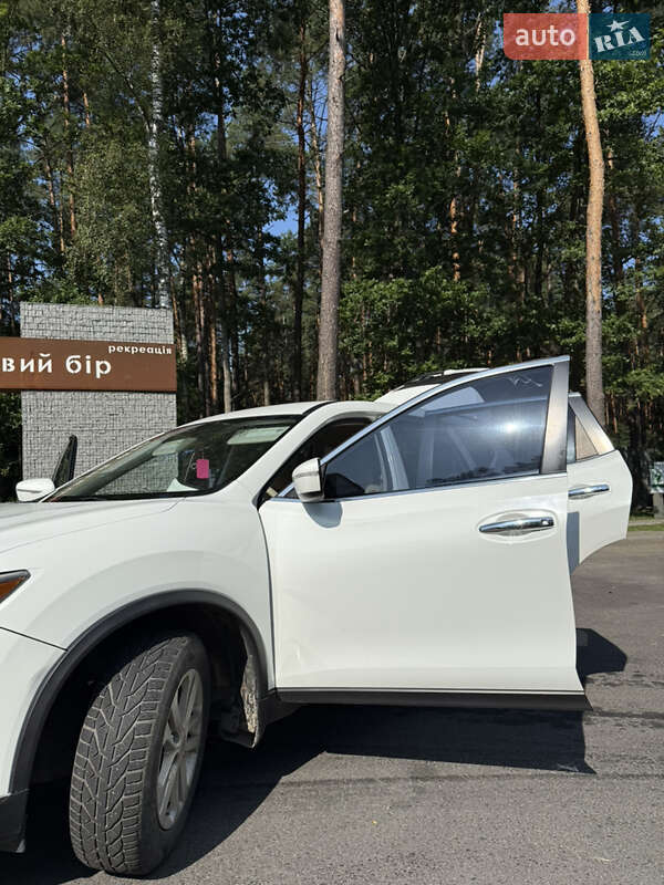 Внедорожник / Кроссовер Nissan Rogue 2015 в Олевске