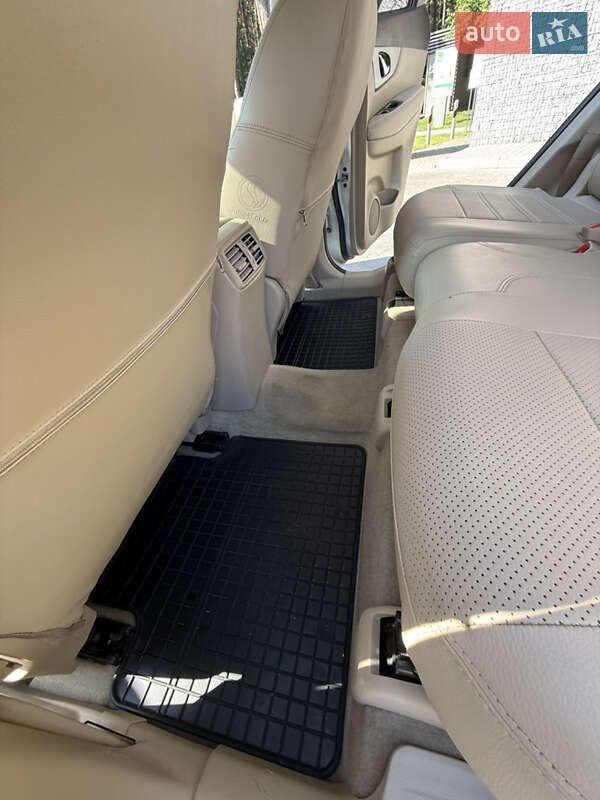 Внедорожник / Кроссовер Nissan Rogue 2015 в Олевске