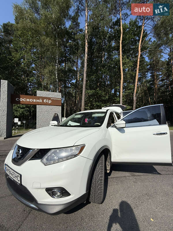 Внедорожник / Кроссовер Nissan Rogue 2015 в Олевске