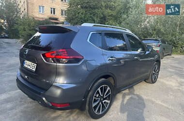 Позашляховик / Кросовер Nissan Rogue 2017 в  фото 3 Позашляховик / Кросовер Nissan Rogue 2017 в
