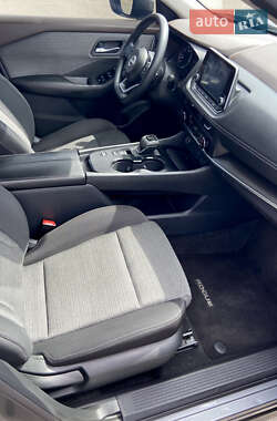 Внедорожник / Кроссовер Nissan Rogue 2023 в 