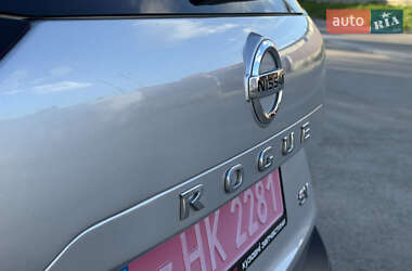Позашляховик / Кросовер Nissan Rogue 2021 в 
