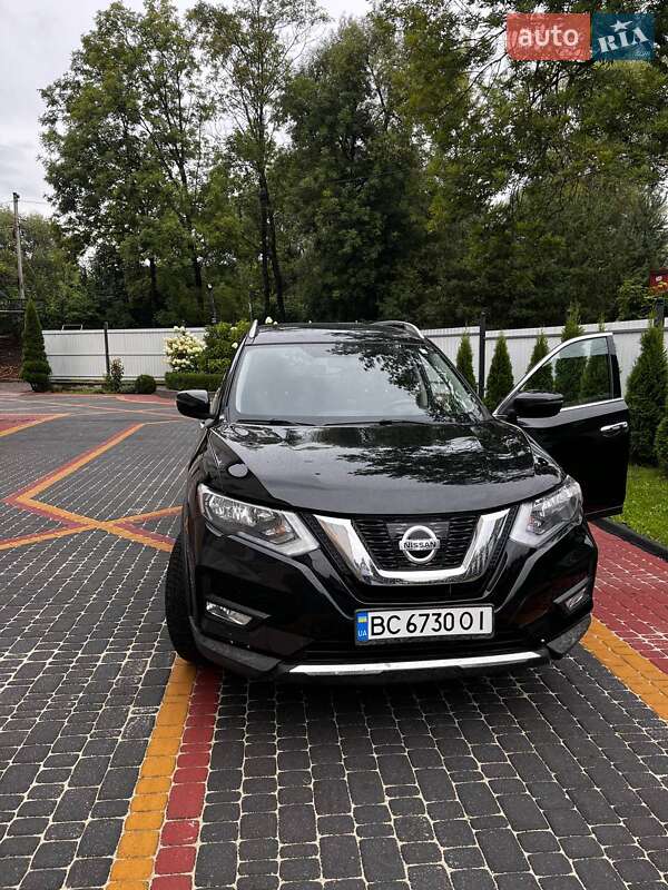 Внедорожник / Кроссовер Nissan Rogue 2017 в Хырове