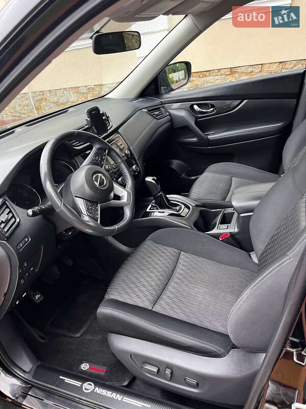 Внедорожник / Кроссовер Nissan Rogue 2017 в Хырове