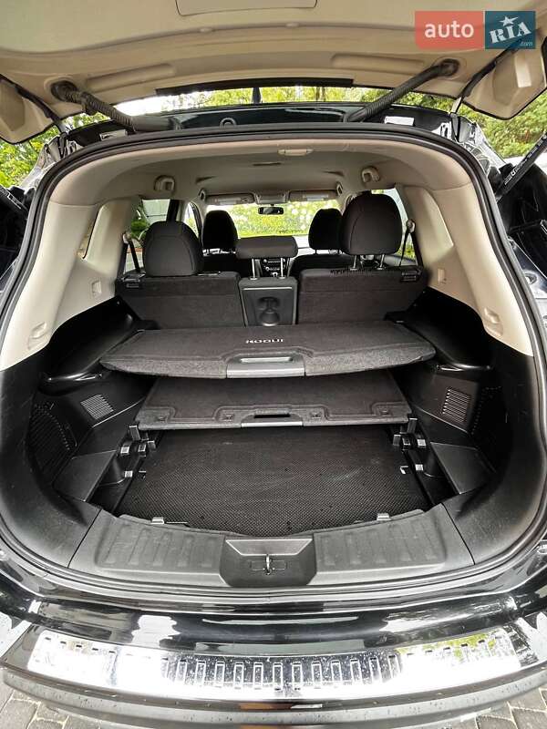 Внедорожник / Кроссовер Nissan Rogue 2017 в Хырове