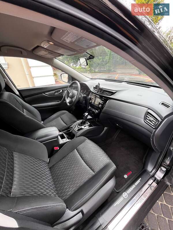 Внедорожник / Кроссовер Nissan Rogue 2017 в Хырове