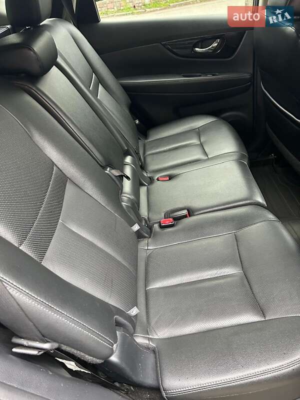 Позашляховик / Кросовер Nissan Rogue 2017 в Івано-Франківську