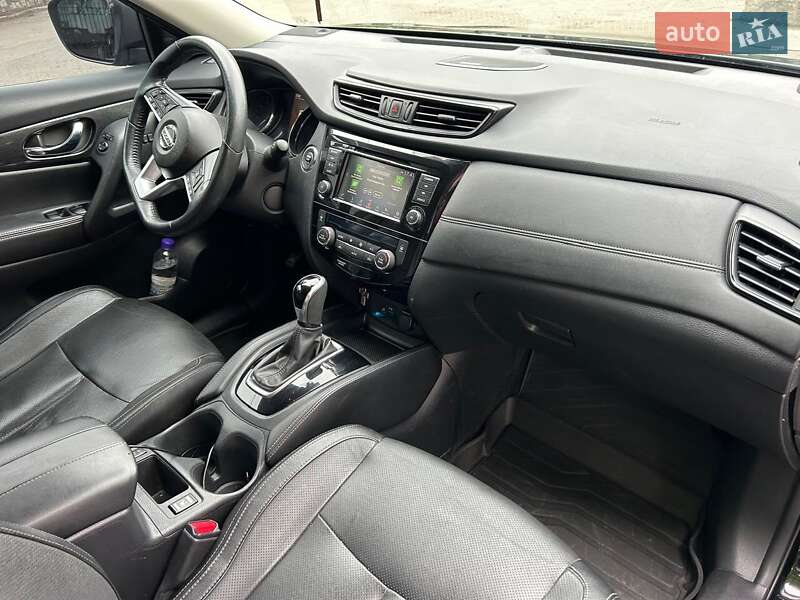 Позашляховик / Кросовер Nissan Rogue 2017 в Івано-Франківську