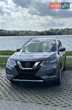 Внедорожник / Кроссовер Nissan Rogue 2017 в Тернополе