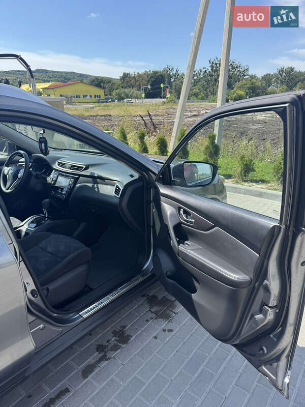 Позашляховик / Кросовер Nissan Rogue 2015 в Львові