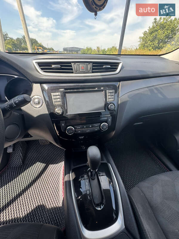 Позашляховик / Кросовер Nissan Rogue 2015 в Львові