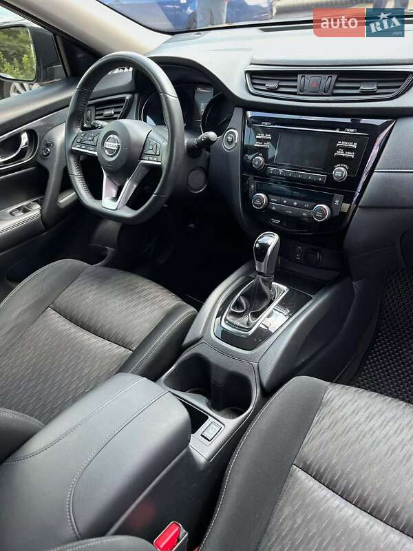 Позашляховик / Кросовер Nissan Rogue 2016 в Полтаві