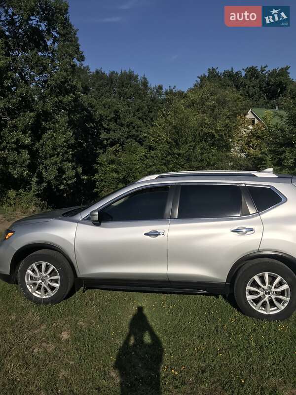 Внедорожник / Кроссовер Nissan Rogue 2017 в Светловодске