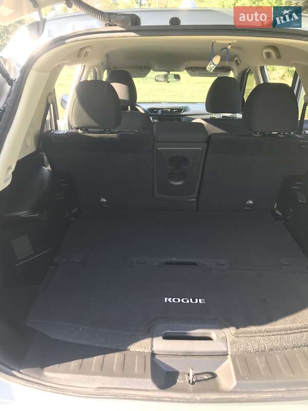 Внедорожник / Кроссовер Nissan Rogue 2017 в Светловодске