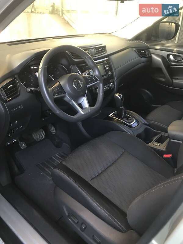 Внедорожник / Кроссовер Nissan Rogue 2017 в Светловодске