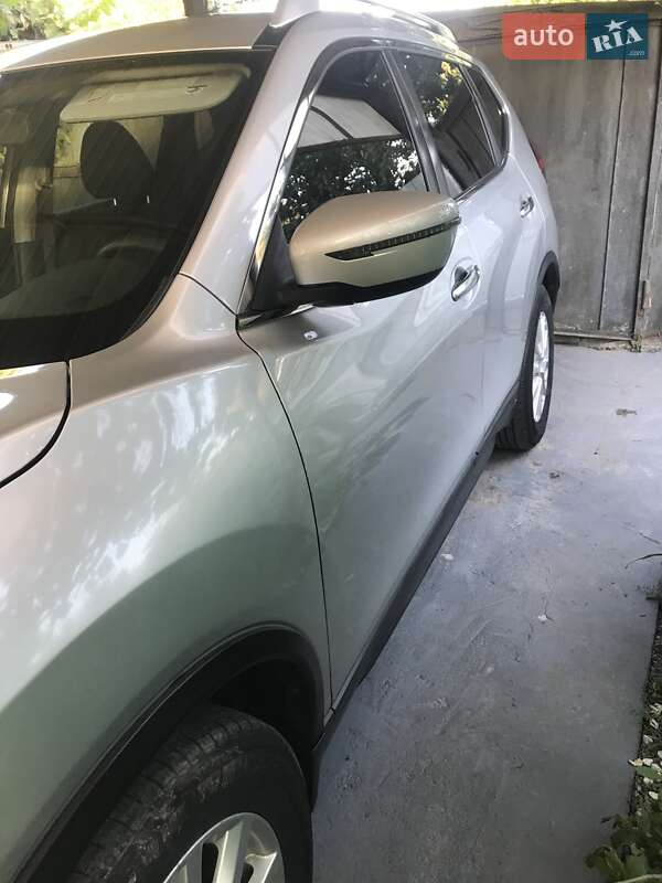 Внедорожник / Кроссовер Nissan Rogue 2017 в Светловодске