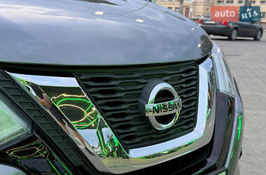 Внедорожник / Кроссовер Nissan Rogue 2017 в 