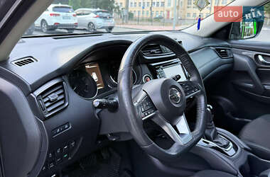 Внедорожник / Кроссовер Nissan Rogue 2017 в 