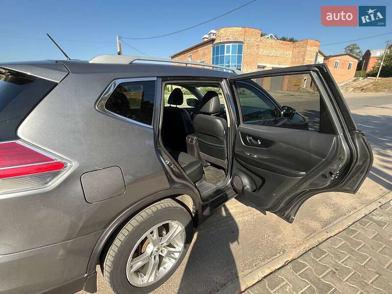 Внедорожник / Кроссовер Nissan Rogue 2016 в Полтаве