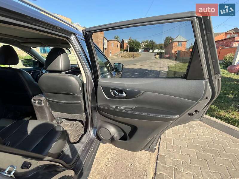 Внедорожник / Кроссовер Nissan Rogue 2016 в Полтаве