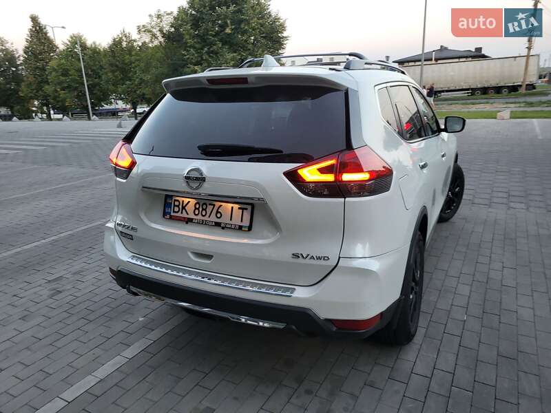 Внедорожник / Кроссовер Nissan Rogue 2017 в Ровно