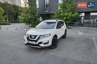Внедорожник / Кроссовер Nissan Rogue 2017 в Ровно