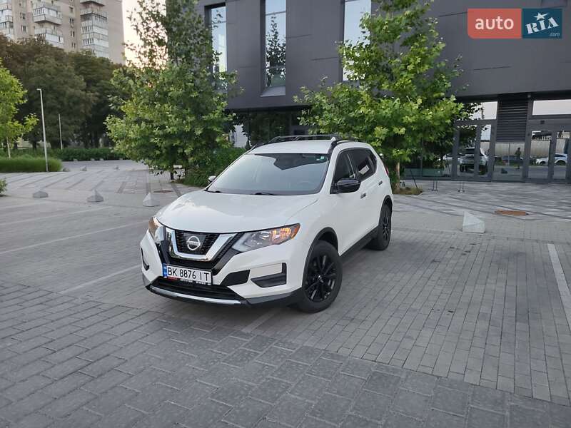 Внедорожник / Кроссовер Nissan Rogue 2017 в Ровно