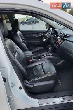 Внедорожник / Кроссовер Nissan Rogue 2017 в Ровно