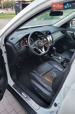 Внедорожник / Кроссовер Nissan Rogue 2017 в Ровно