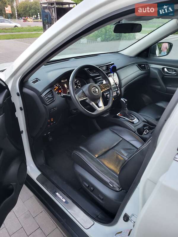 Внедорожник / Кроссовер Nissan Rogue 2017 в Ровно