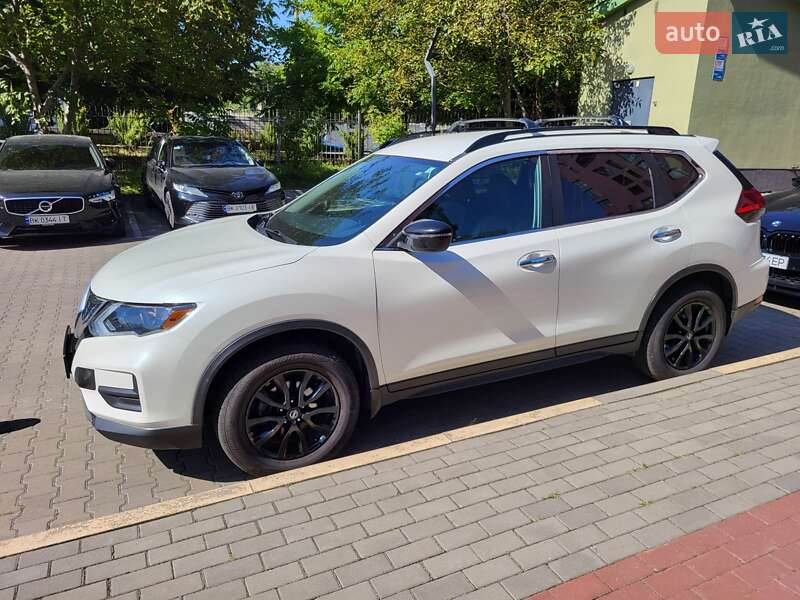 Внедорожник / Кроссовер Nissan Rogue 2017 в Ровно
