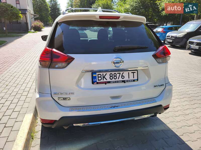 Внедорожник / Кроссовер Nissan Rogue 2017 в Ровно