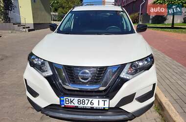 Внедорожник / Кроссовер Nissan Rogue 2017 в Ровно