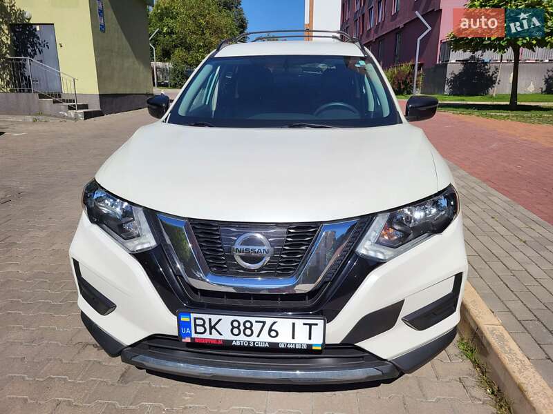 Внедорожник / Кроссовер Nissan Rogue 2017 в Ровно