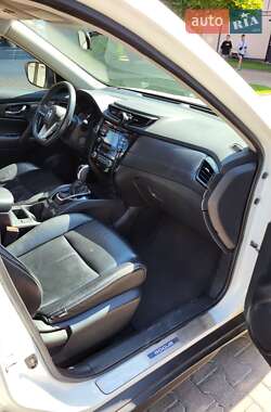 Внедорожник / Кроссовер Nissan Rogue 2017 в Ровно