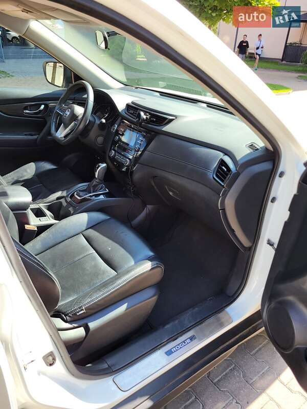 Внедорожник / Кроссовер Nissan Rogue 2017 в Ровно