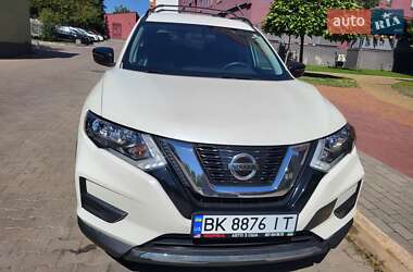 Внедорожник / Кроссовер Nissan Rogue 2017 в Ровно