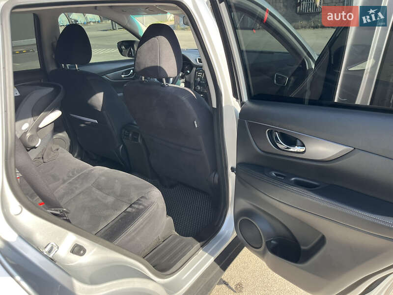 Позашляховик / Кросовер Nissan Rogue 2016 в Чернігові