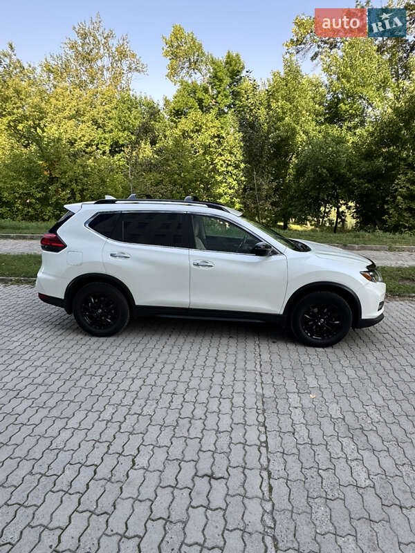Позашляховик / Кросовер Nissan Rogue 2017 в Сумах