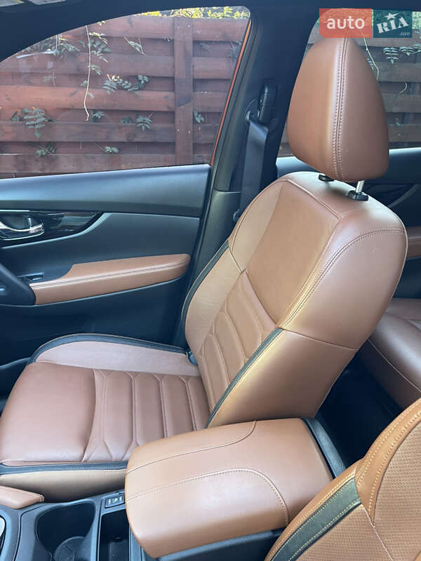 Внедорожник / Кроссовер Nissan Rogue 2017 в Харькове