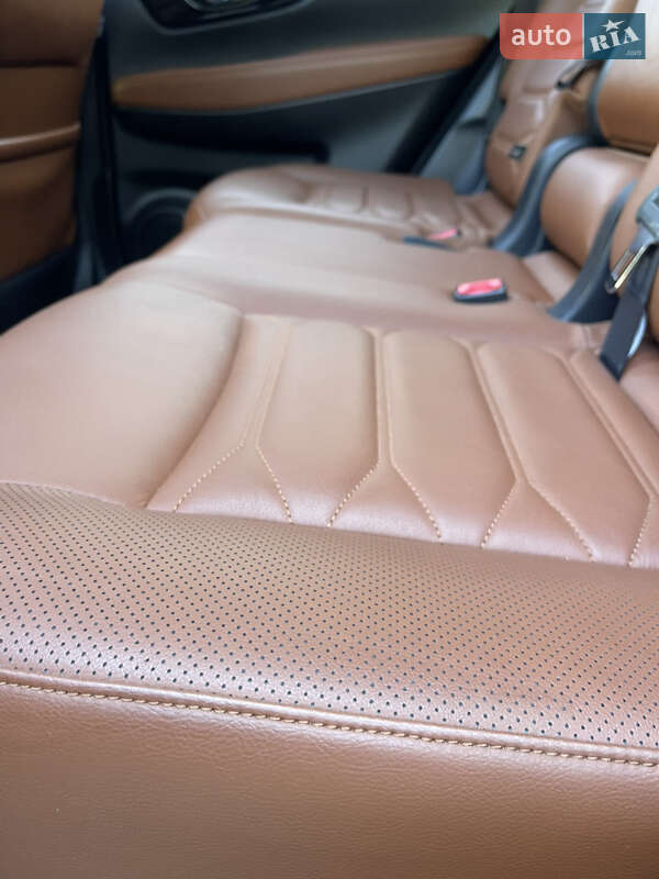 Внедорожник / Кроссовер Nissan Rogue 2017 в Харькове