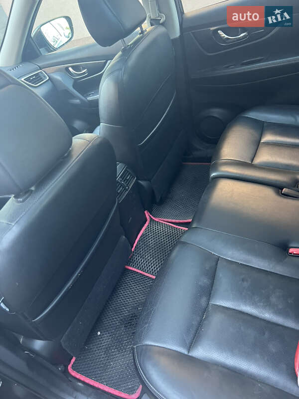 Позашляховик / Кросовер Nissan Rogue 2015 в Лубнах