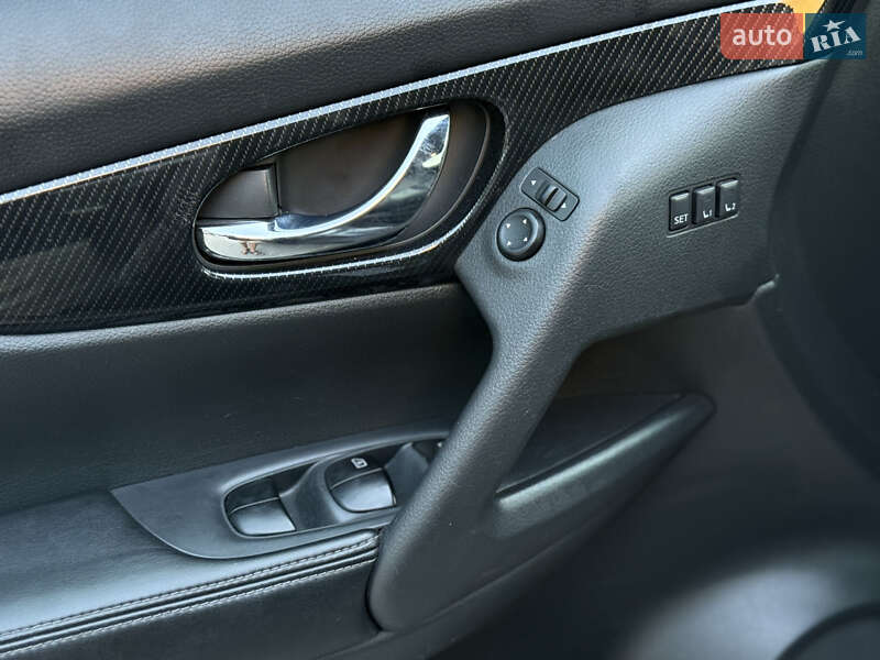 Внедорожник / Кроссовер Nissan Rogue 2017 в Одессе