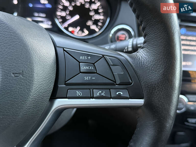 Внедорожник / Кроссовер Nissan Rogue 2017 в Одессе