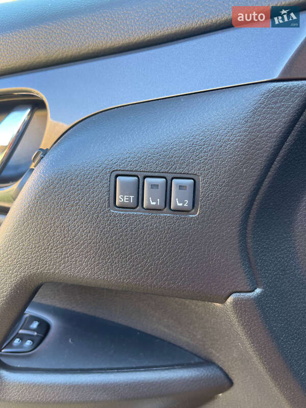 Внедорожник / Кроссовер Nissan Rogue 2018 в Кропивницком