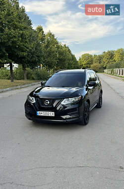 Внедорожник / Кроссовер Nissan Rogue 2017 в Черкассах