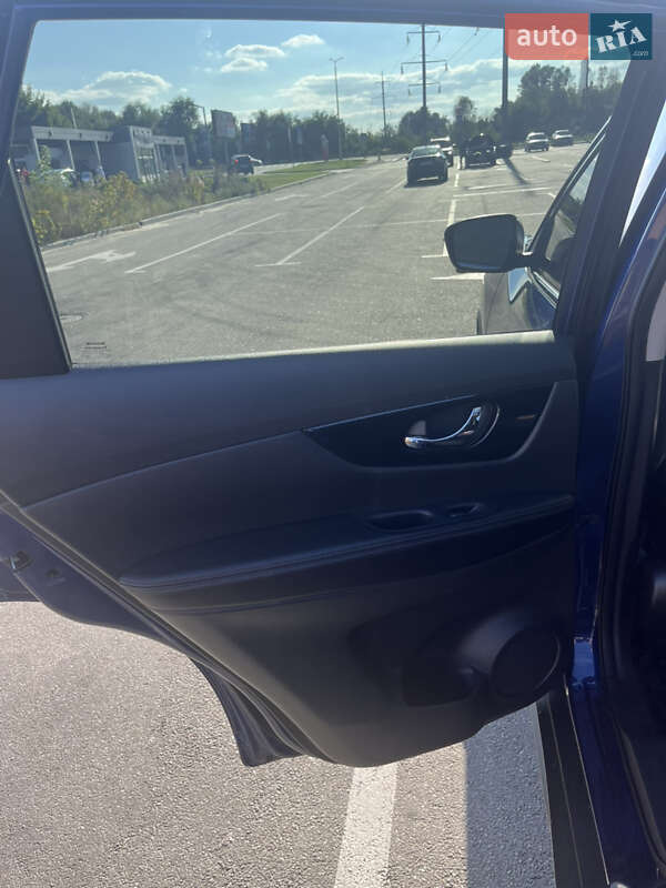 Внедорожник / Кроссовер Nissan Rogue 2017 в Ирпене