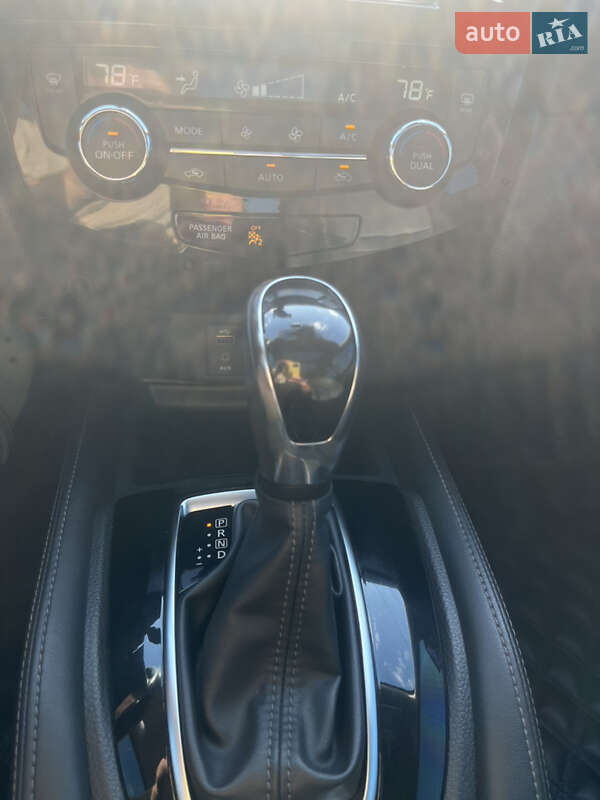 Внедорожник / Кроссовер Nissan Rogue 2017 в Ирпене