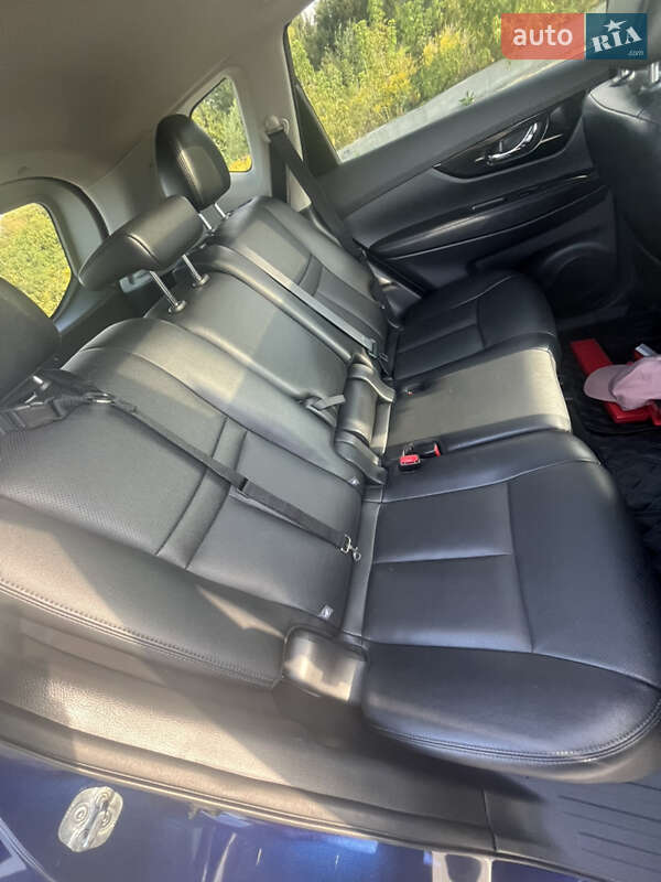 Внедорожник / Кроссовер Nissan Rogue 2017 в Ирпене